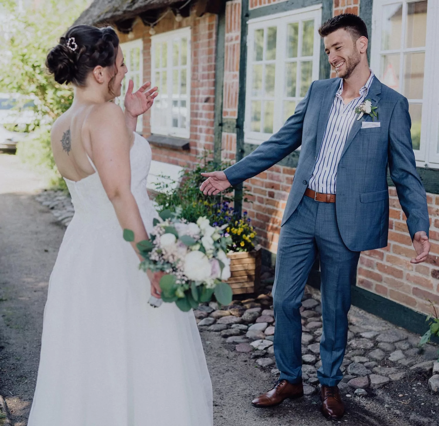 Titelbild: Der magische Moment – den perfekten First Look einfangen