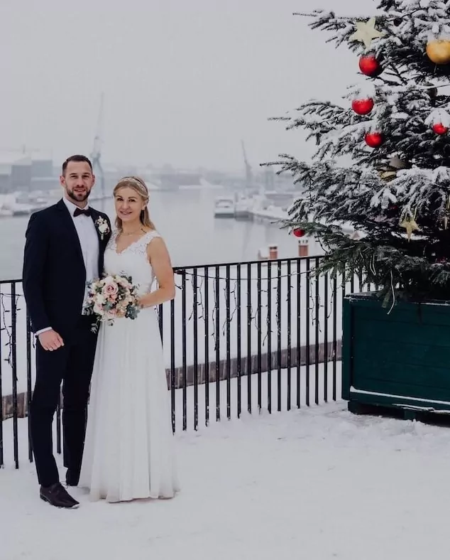 Titelbild zum Artikel: Wintermärchen – Hochzeitsfotos bei Schnee und Eis