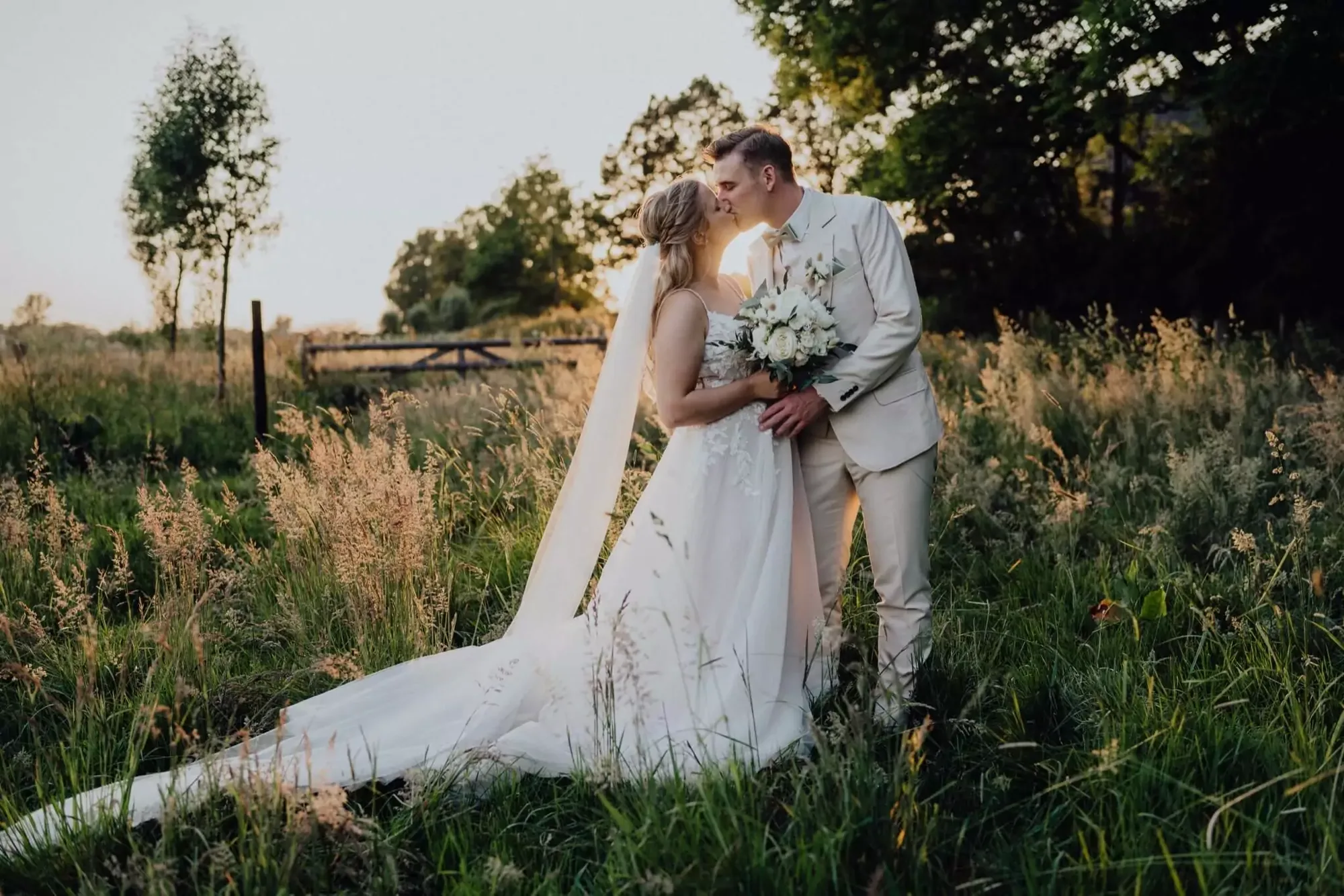 Titelbild zum Artikel: Hochzeitsfotografie bei eurer freien Trauung